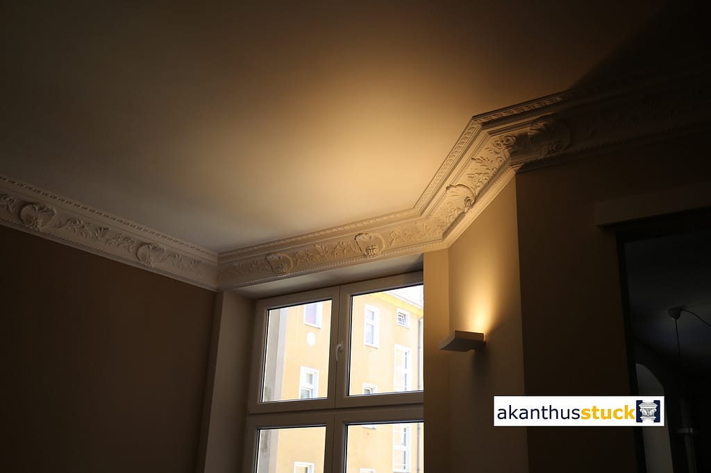 Gipsstuck Indirekte Beleuchtung in der Prenzlauer Prommenade in Berlin