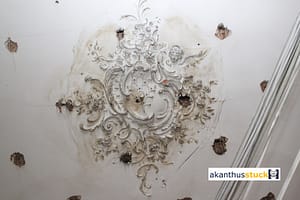 Stuck altert in Würde-Ulmenallee-in-Berlin