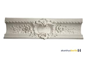 EC 82 Eckgesims Mittelteil mit Rocaille aus dem Barock